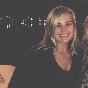 Meet your Posher, Ava